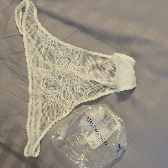 Vintage Y2K Victorias Secret Thong Panties NEW - Picture 1 of 4